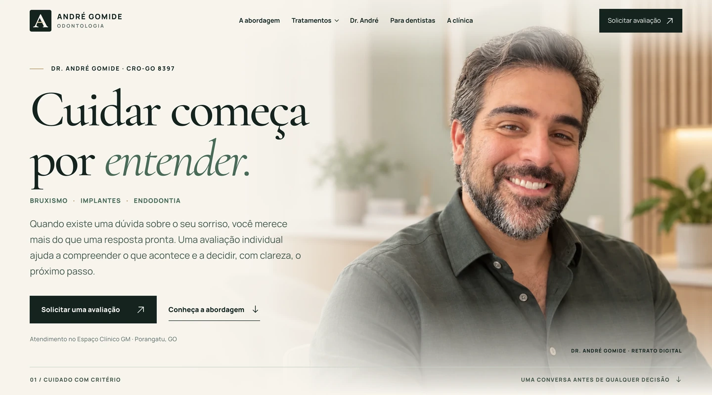 Primeira dobra publicada da landing page do Dr. André Gomide, com chamada Cuidar começa por entender e retrato digital